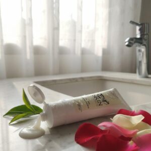 zn clear shine whitening face wash